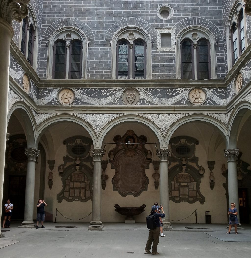 Cortile interno di Palazzo Medici