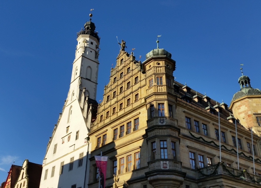 Il municipio gotico e quello rinascimentale