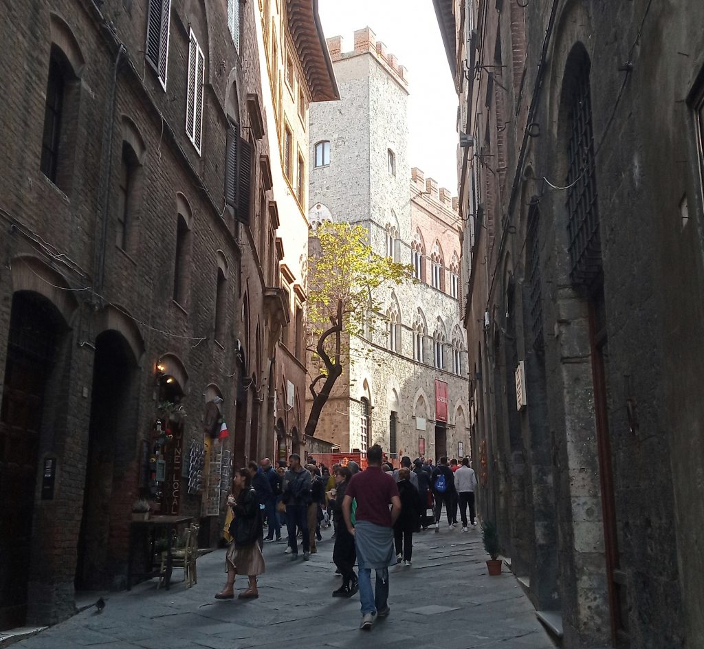 La medievale Via di Città a Siena