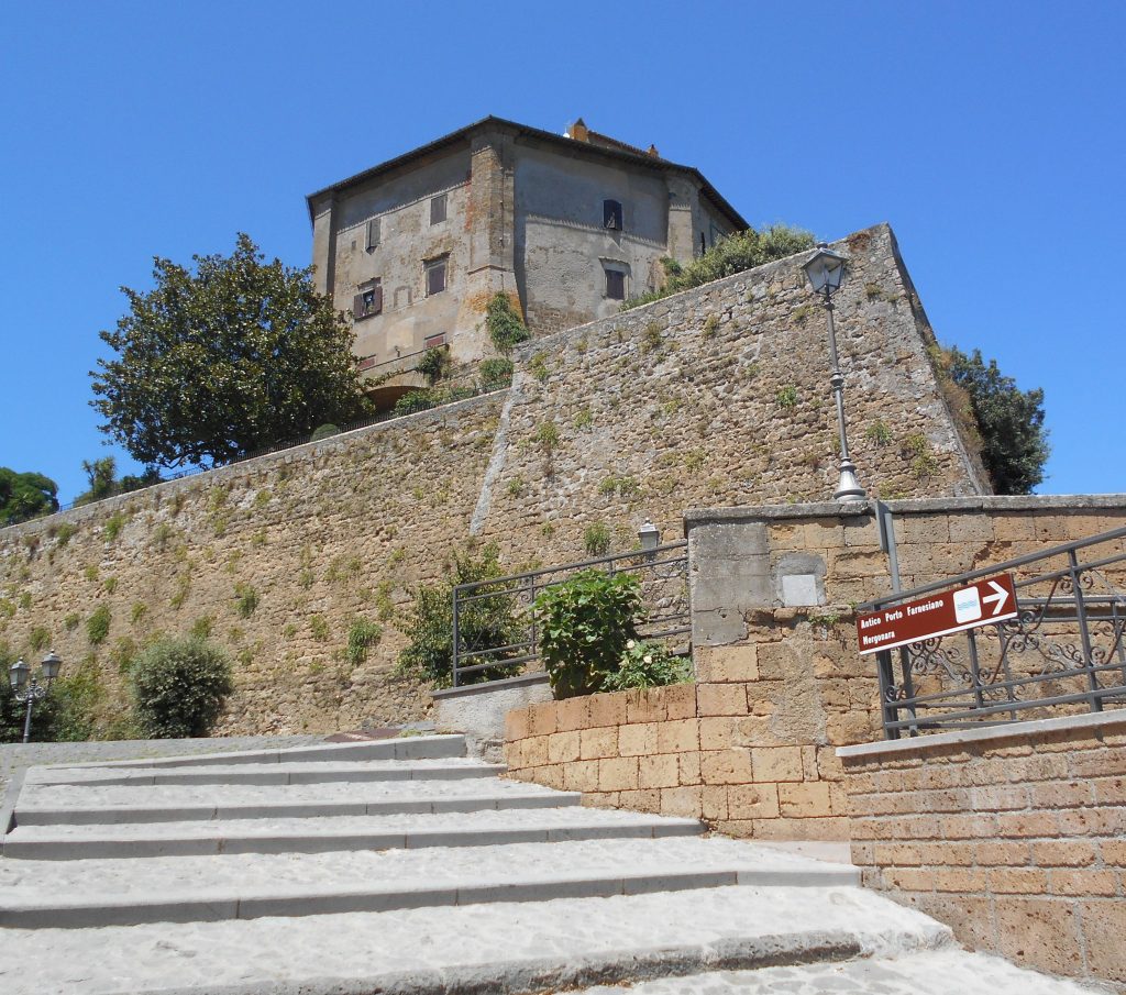 Rocca Farnese, Capodimonte