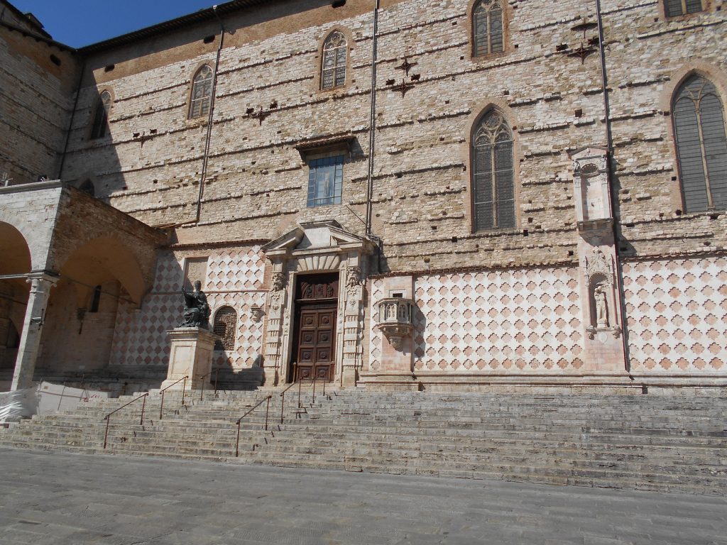 La facciata incompiuta della Cattedrale