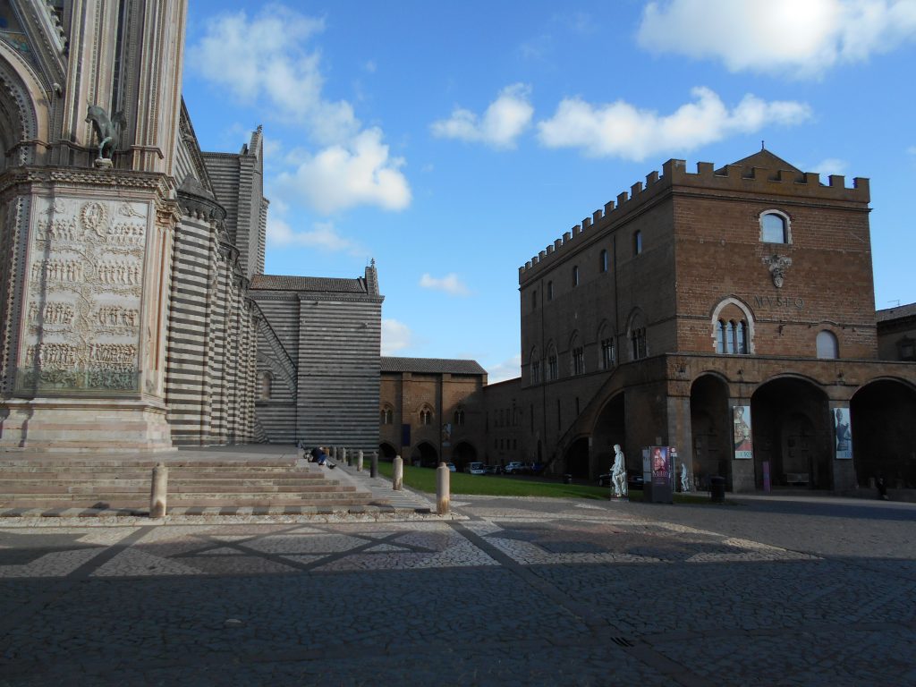 Duomo di Orvieto e palazzo Soliano