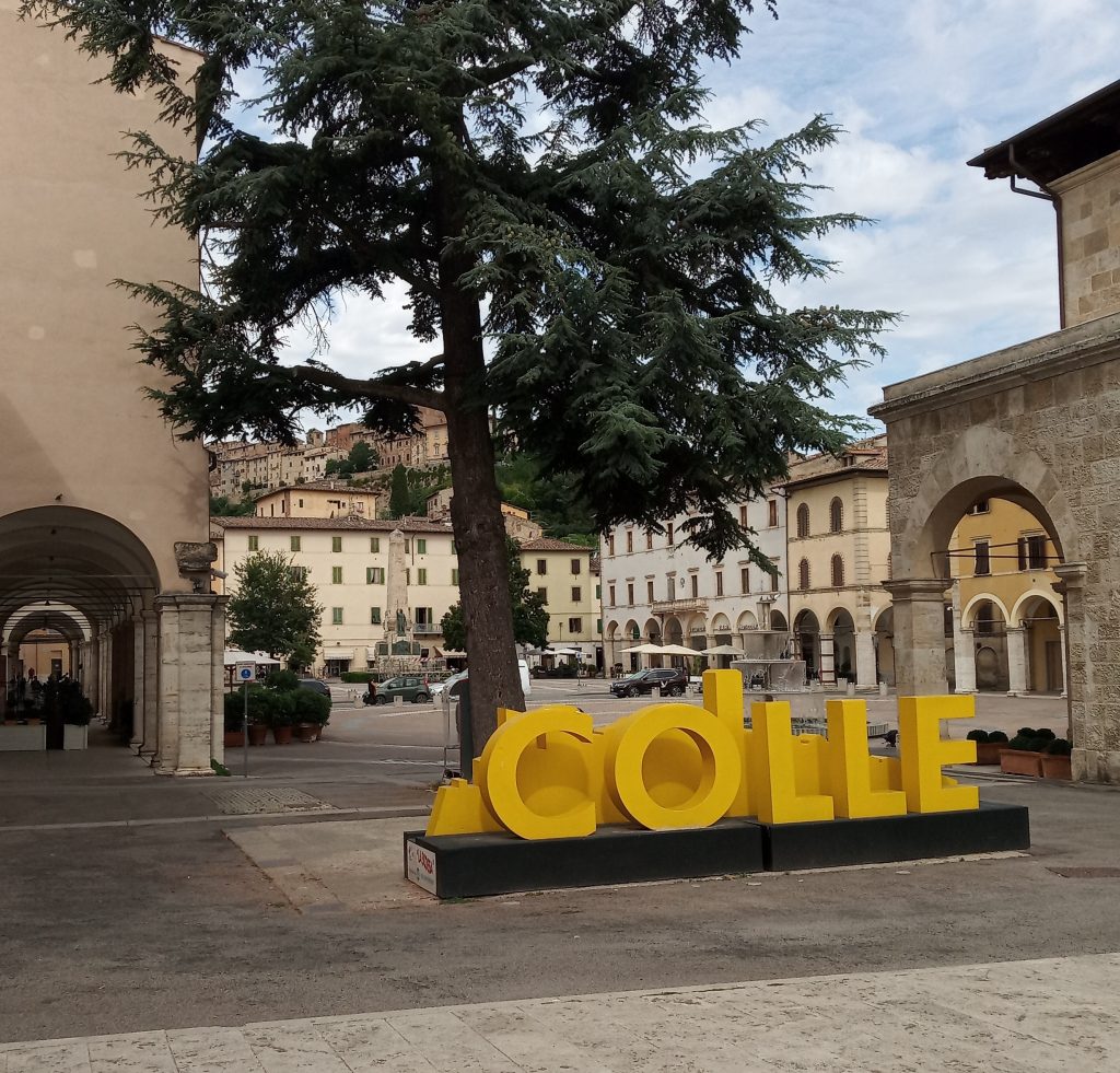 Piazza Arnolfo di Cambio colle val d'elsa