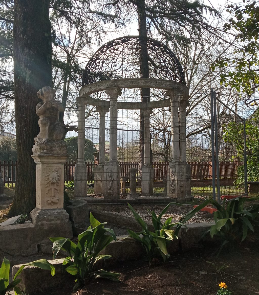Il gazebo di d'Annunzio proveniente dalla Capponcina finito alle Terme Tamerici di Montecatini