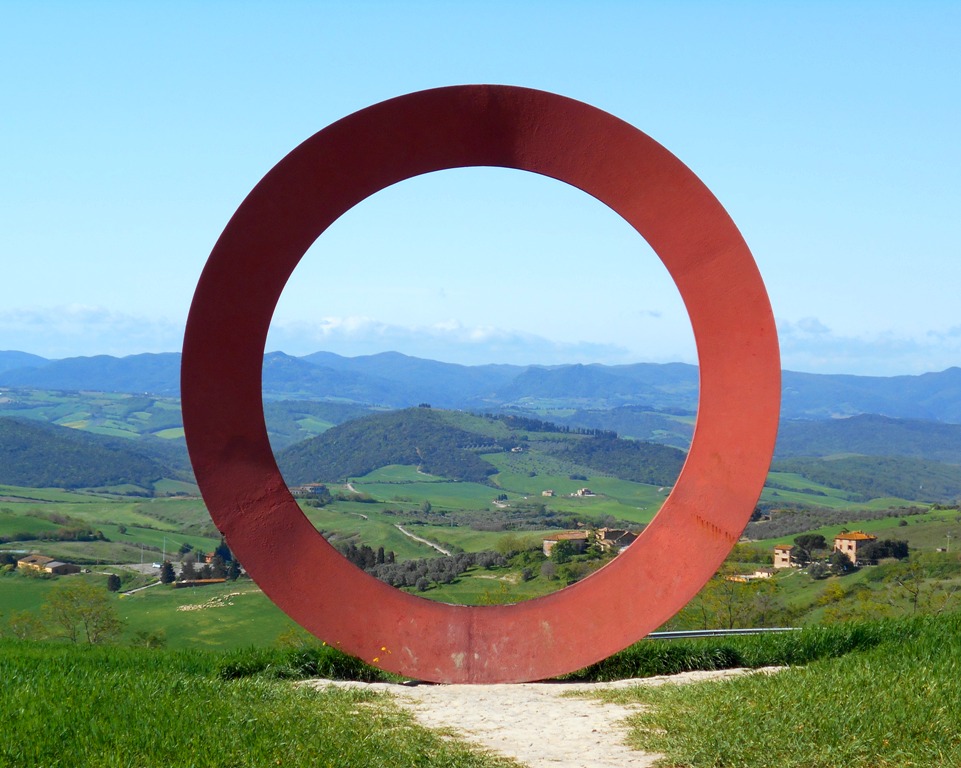 Cerchio di Volterra, scultura di Mauro Staccioli