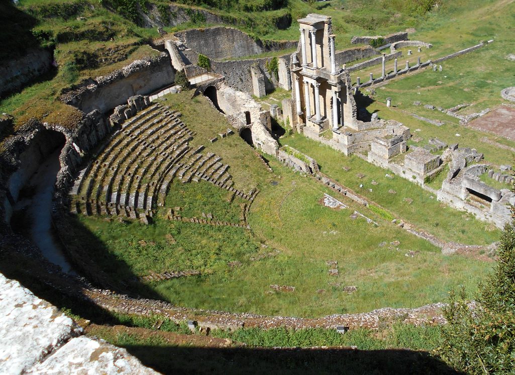 Teatro e terme romane, Volterra