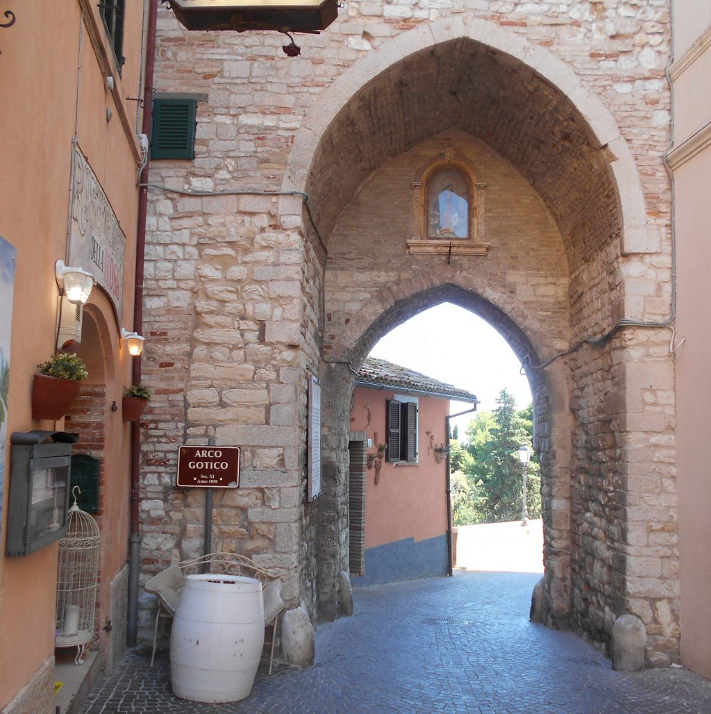 Arco gotico sirolo corso italia