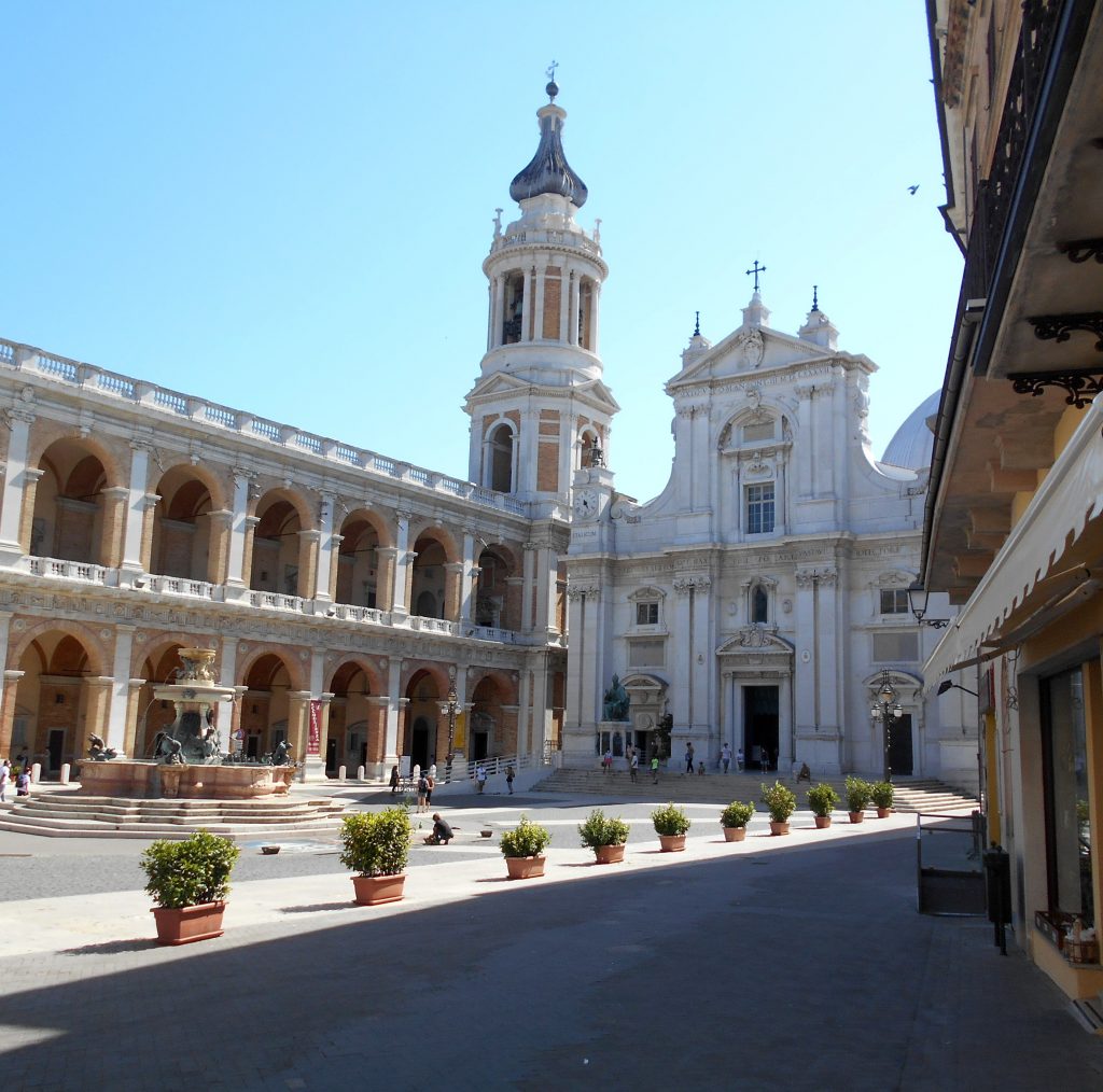 Loreto, Piazza della Madonna