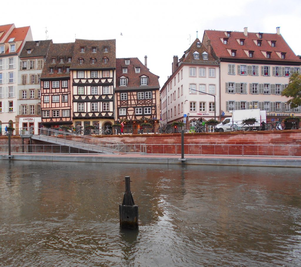 Lungo il fiume a Strasburgo