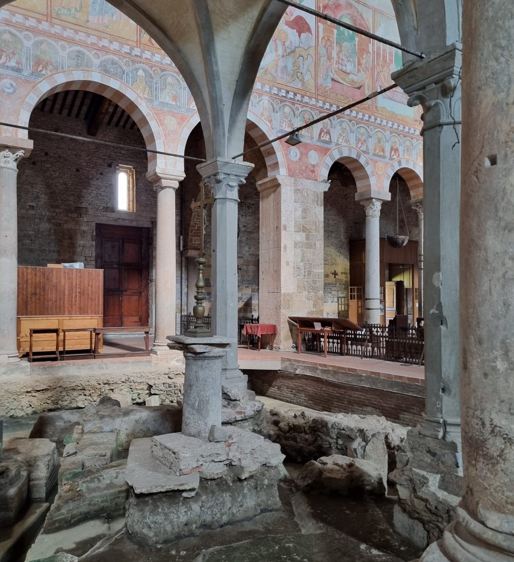 San Piero a Grado, ciborio e colonna di San Pietro