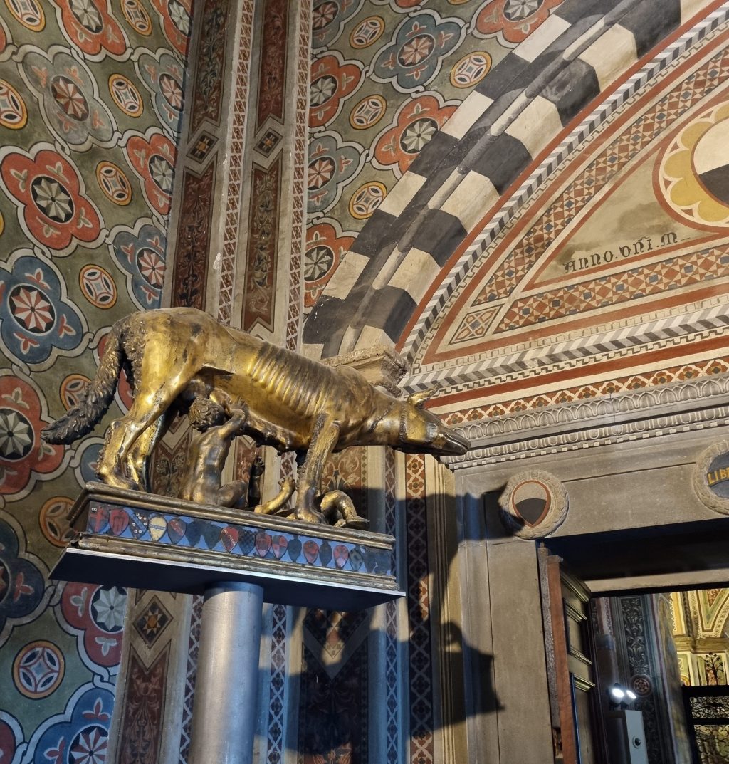 La lupa senese, Palazzo Pubblico di Siena